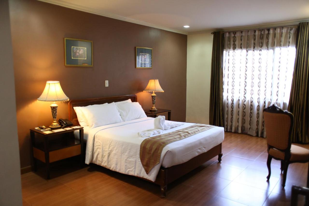 Crown Royale Hotel Balanga Eksteriør billede
