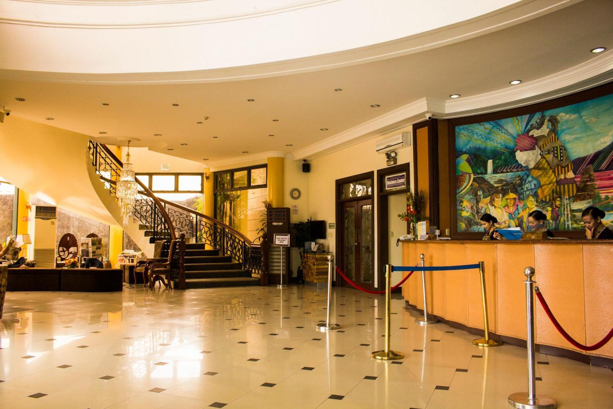 Crown Royale Hotel Balanga Eksteriør billede