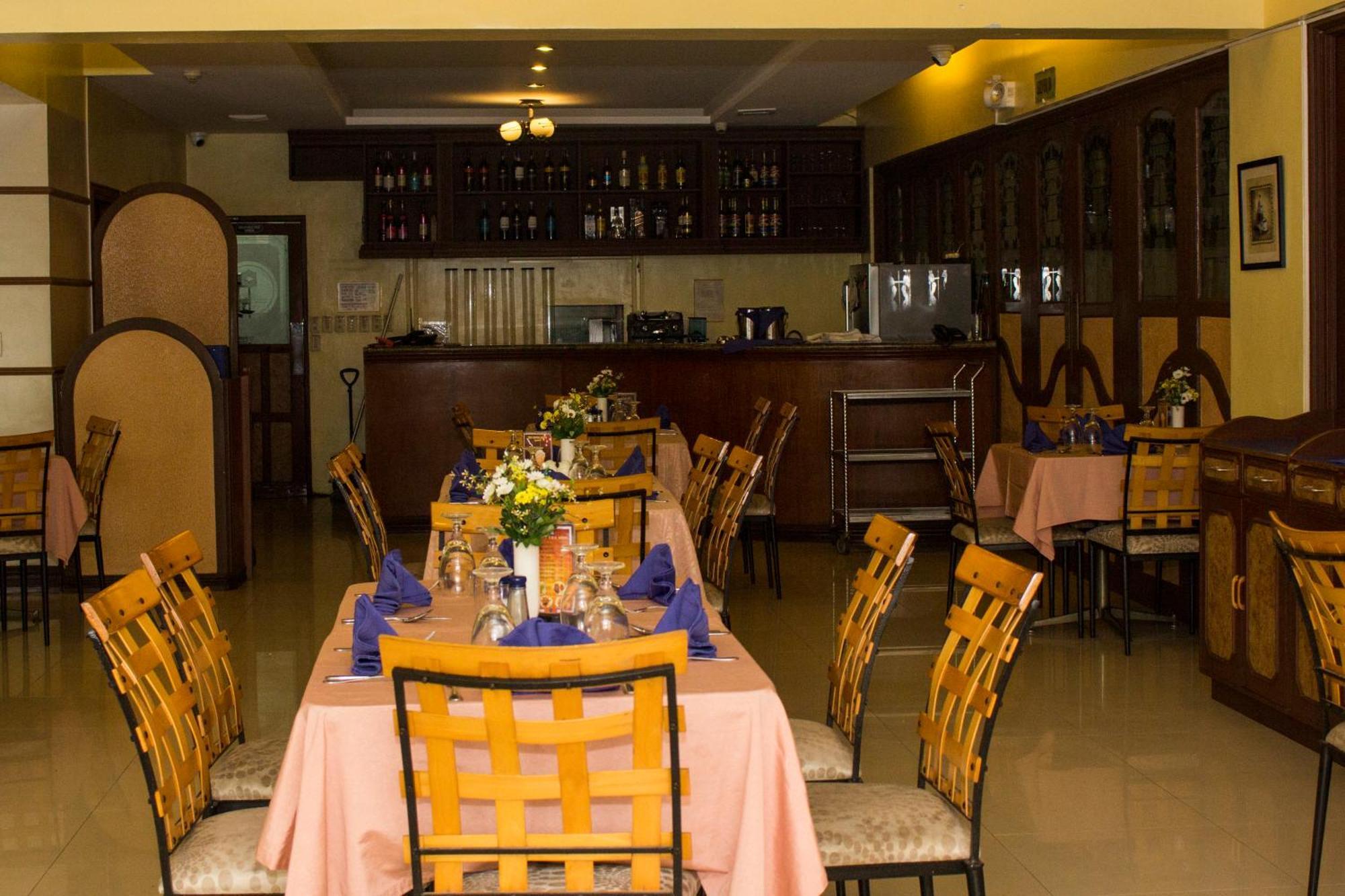 Crown Royale Hotel Balanga Eksteriør billede