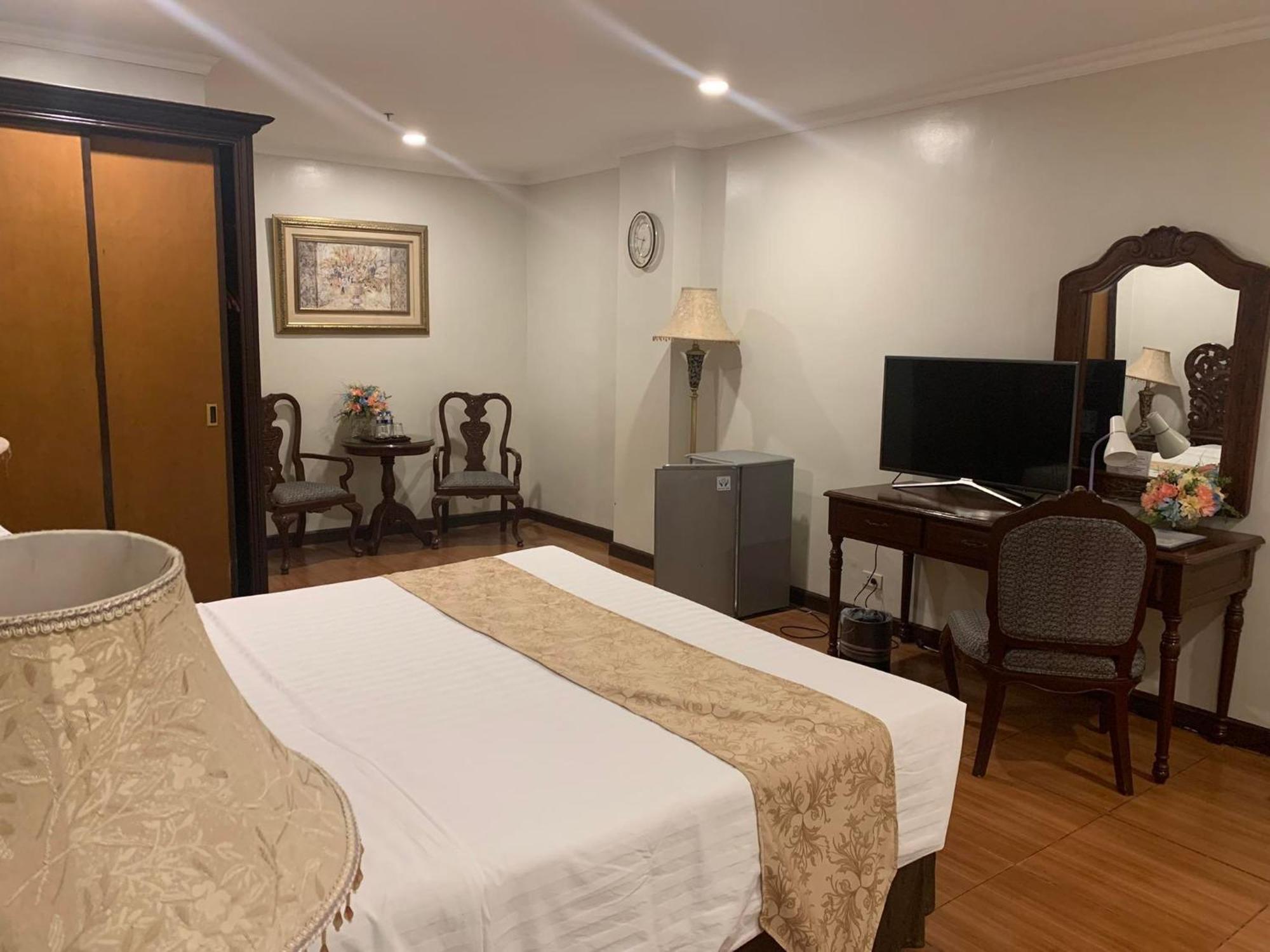 Crown Royale Hotel Balanga Eksteriør billede