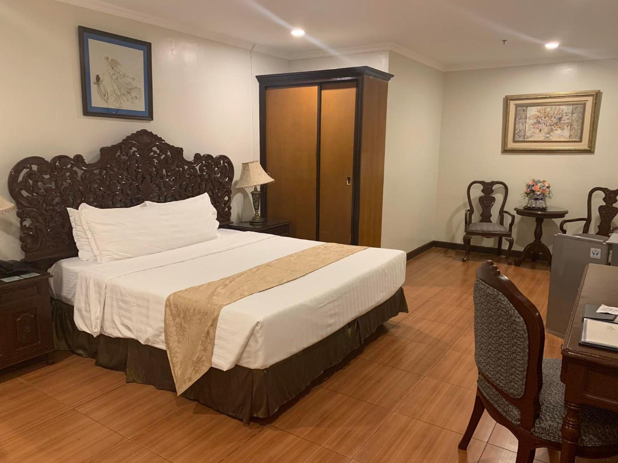 Crown Royale Hotel Balanga Eksteriør billede