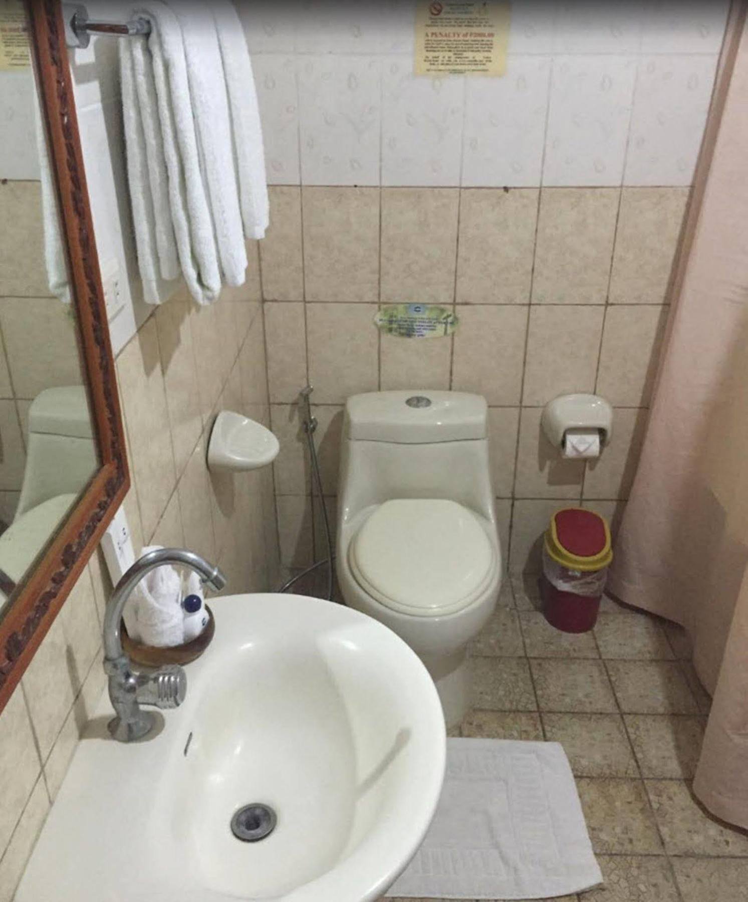 Crown Royale Hotel Balanga Eksteriør billede