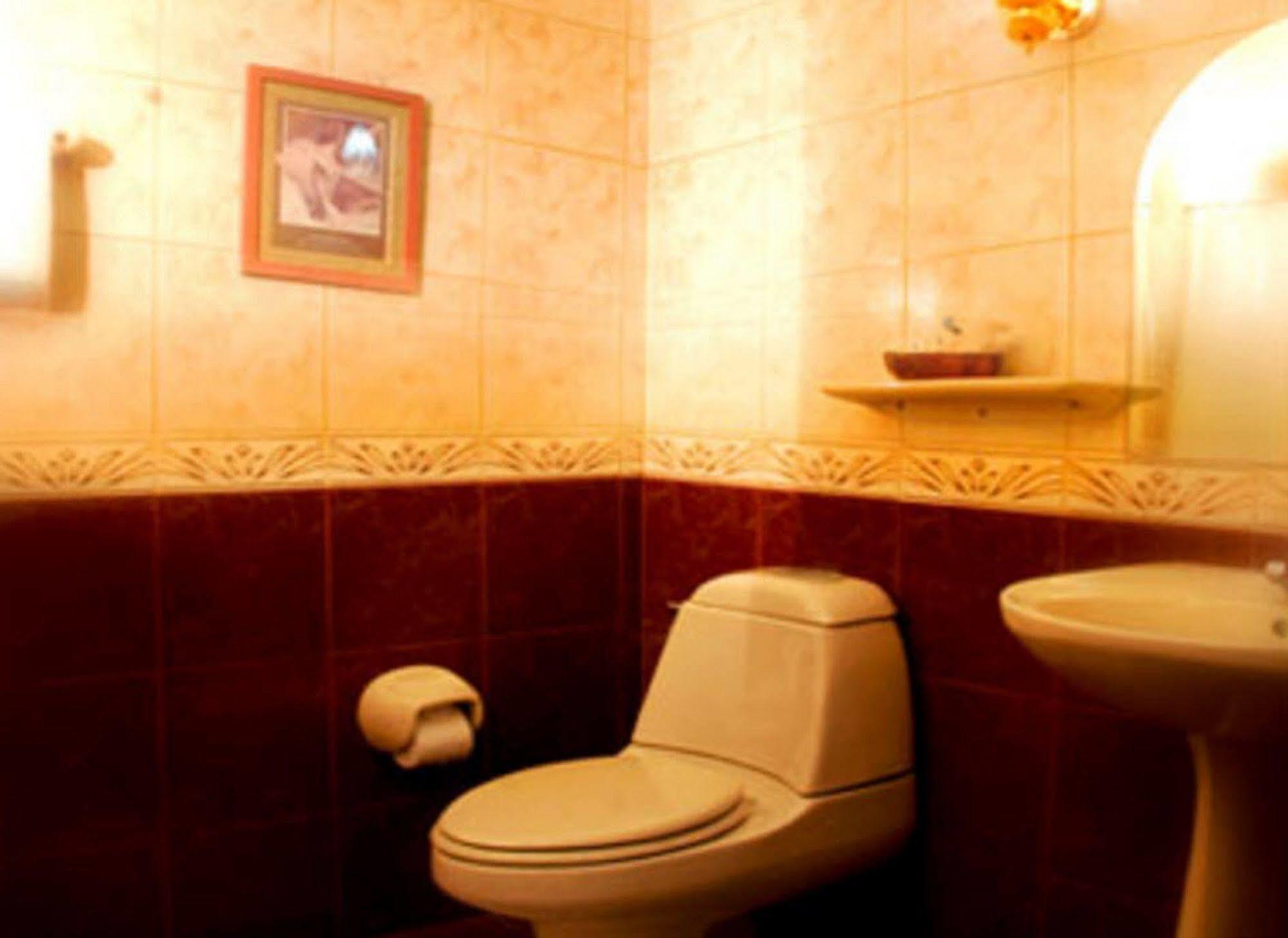 Crown Royale Hotel Balanga Eksteriør billede