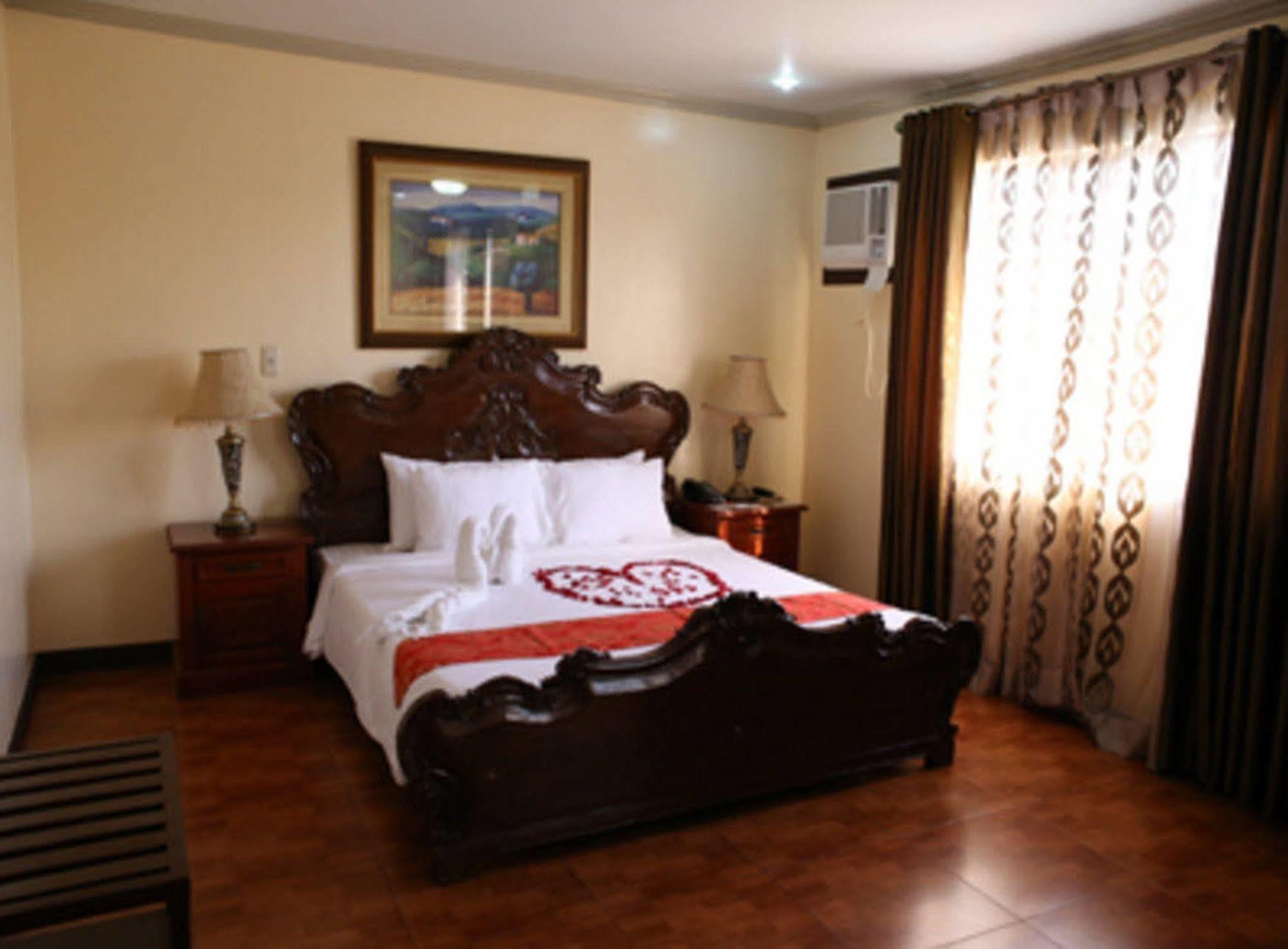 Crown Royale Hotel Balanga Eksteriør billede