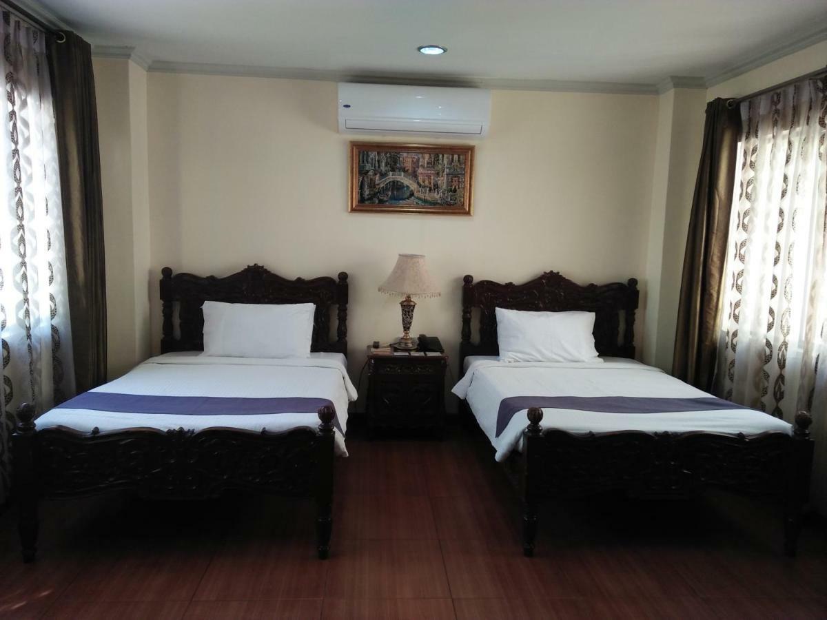 Crown Royale Hotel Balanga Eksteriør billede